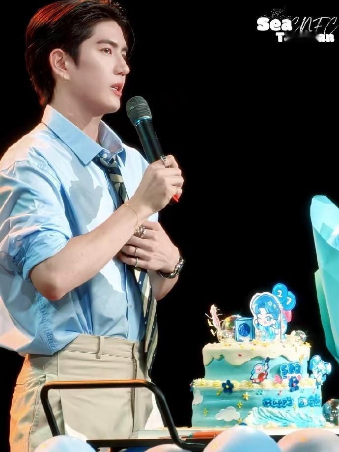 广州场见面会这两个环节完全是天才操作：一个燃爆，一个美哭。建议见面会都按这个标准