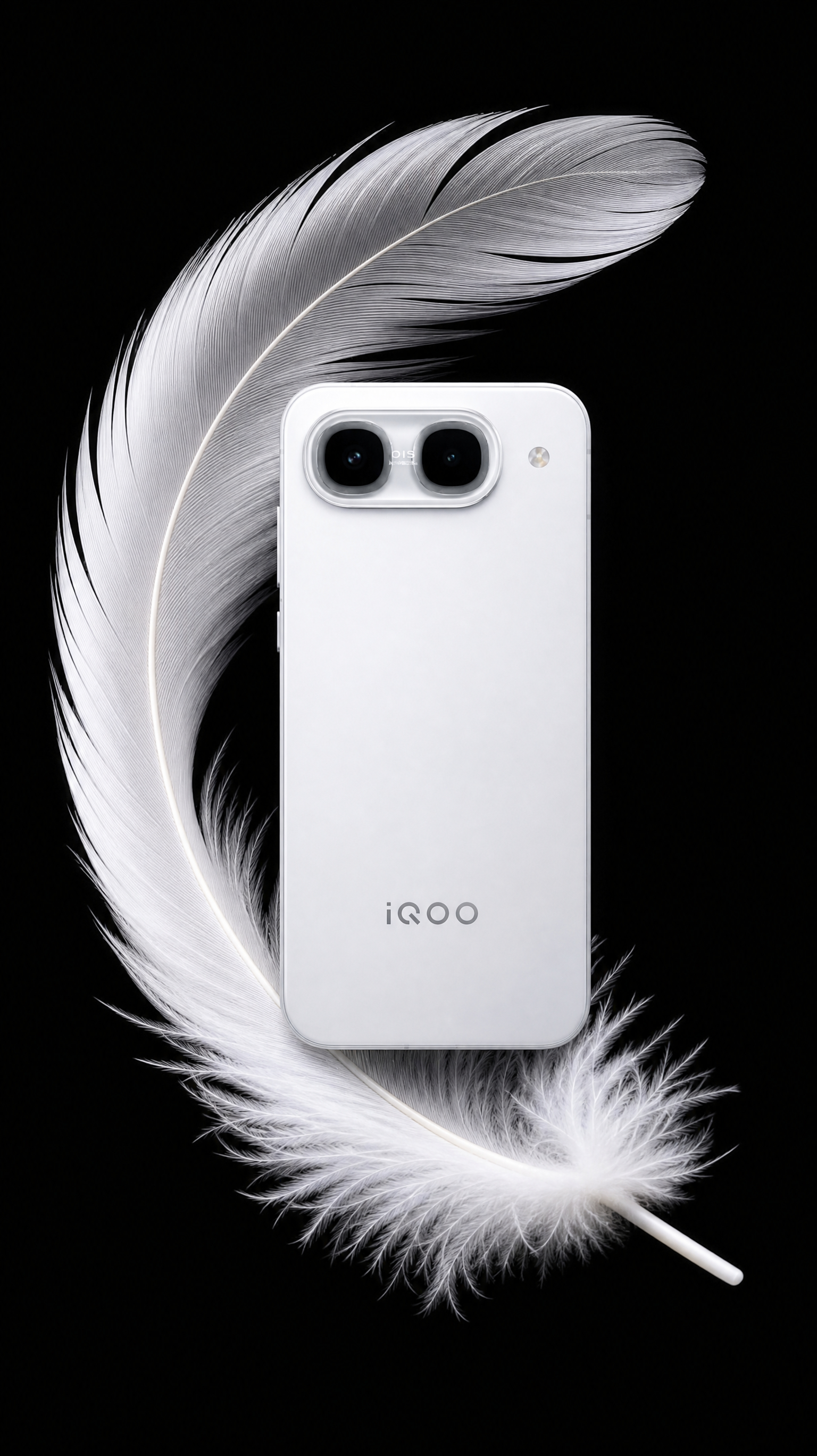 羽感清润，一白入眼✨iQOO Neo11 至尊版驰光白素净纯白后盖，质感细腻柔和