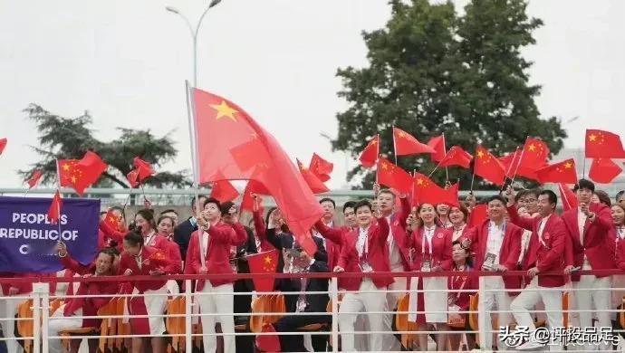 巴黎奥运会今晨举行开幕式，6个一反传统：
1.一反传统，运动员入场式变成了游艇展