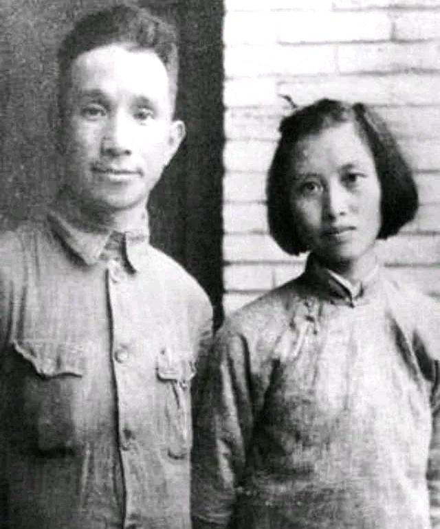 1939年，32岁的神将粟裕，对22岁速记员詹永珠一见倾心。没想到，詹永珠一口拒