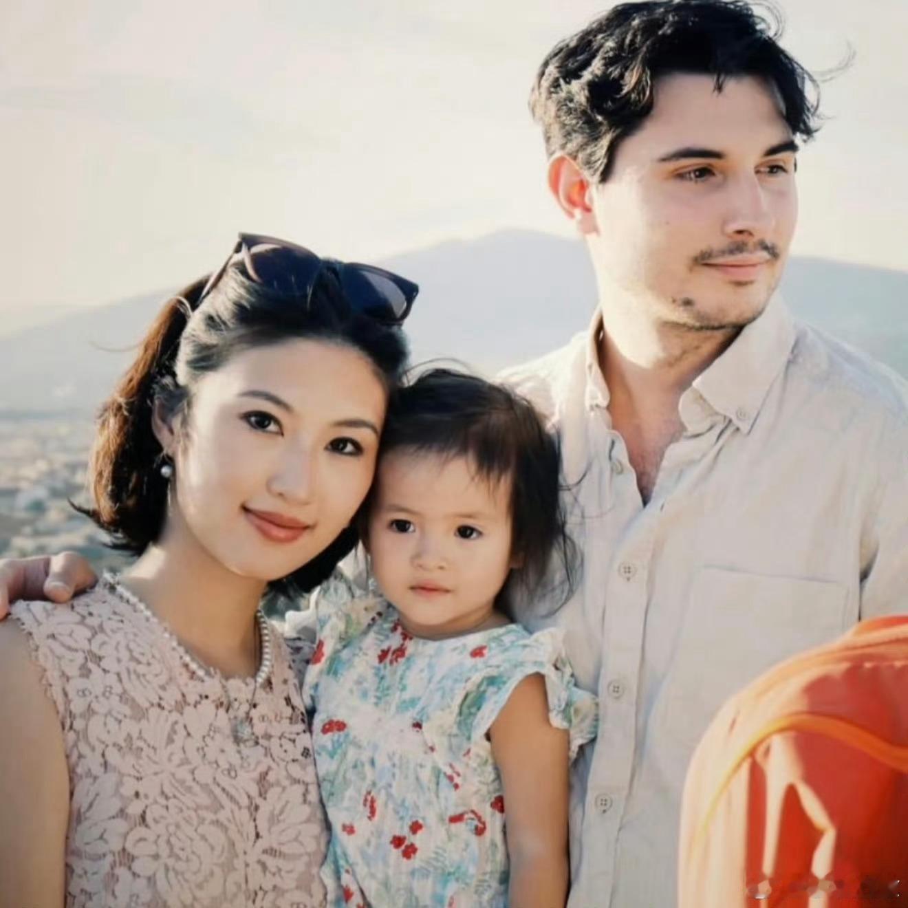 千里寻椰官宣离婚妈呀 原来她和阿尔伯特一直没结婚吗 看她们参加家庭聚会 以为早就