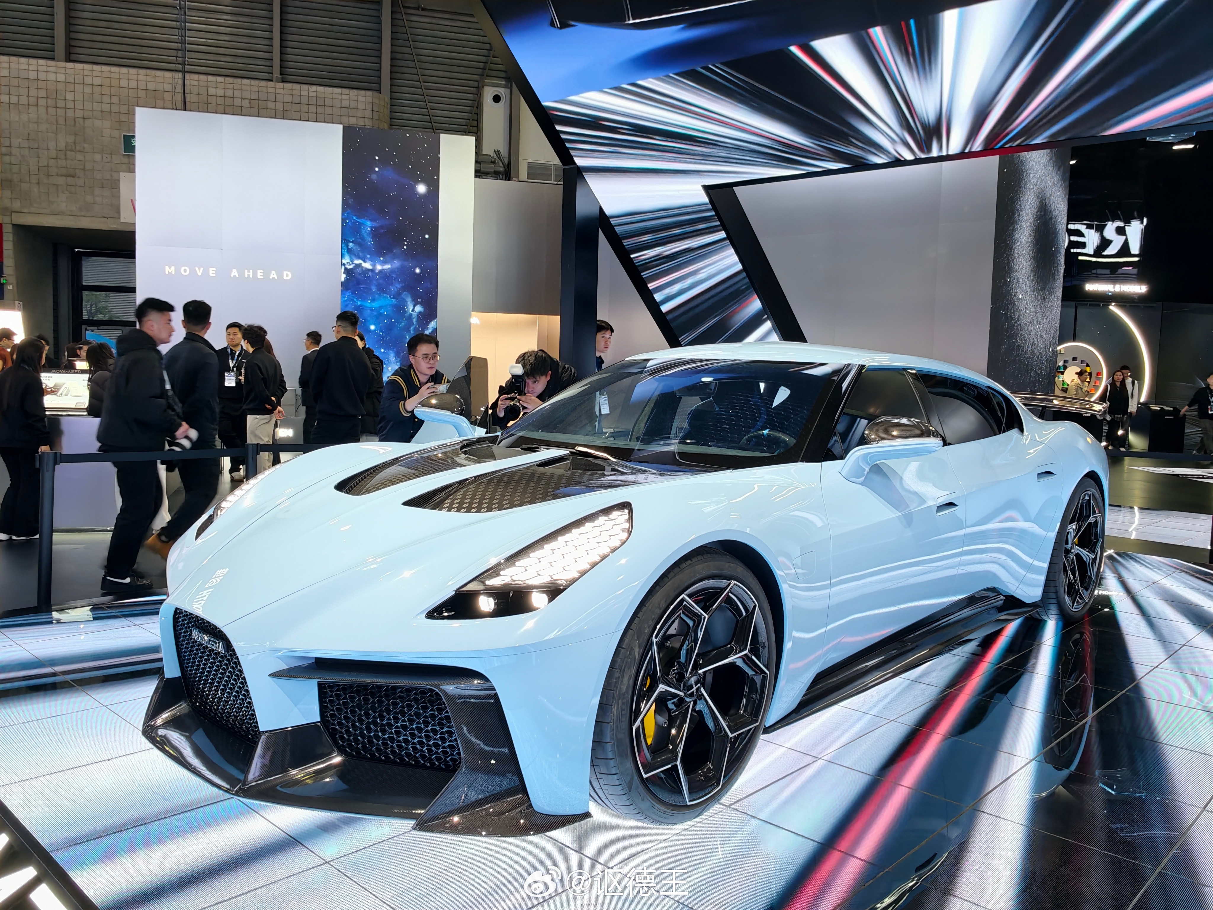 昨天看到这个新牌子的车了，Kosmera（星辰未来），查了一下背景：- 母公司：