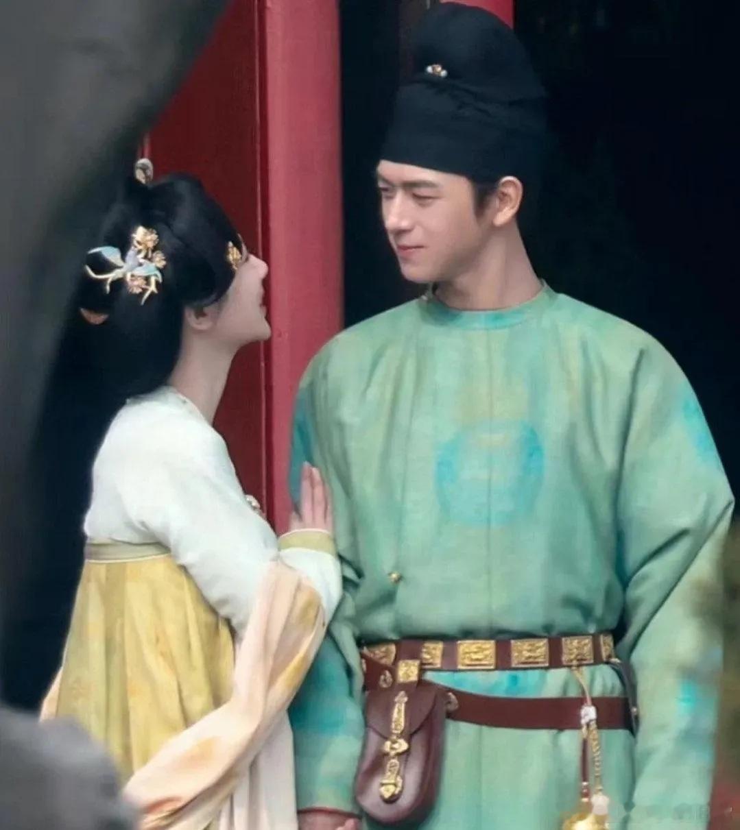 #杨紫李现吻戏路透#《国色芳华》杨紫李现高清路透，这个二搭太好嗑了，有前世今生的