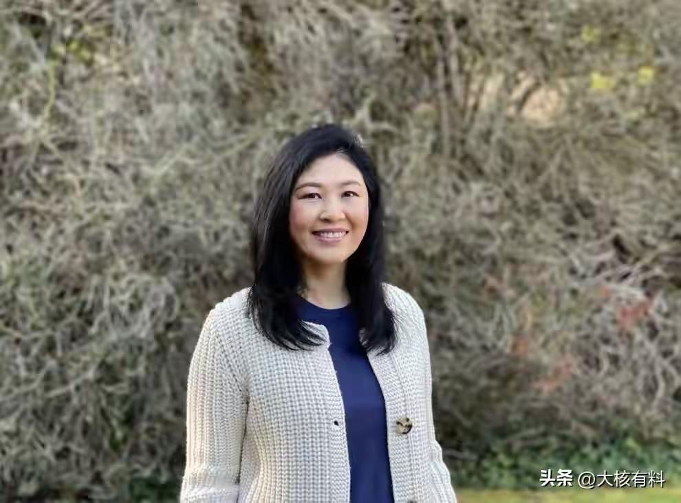 英拉
休闲照