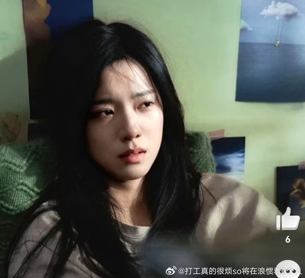 就睁眼说瞎话，三里屯三姐妹不是美女也比这好看多了，这比李庚希这种天龙人还路人太多
