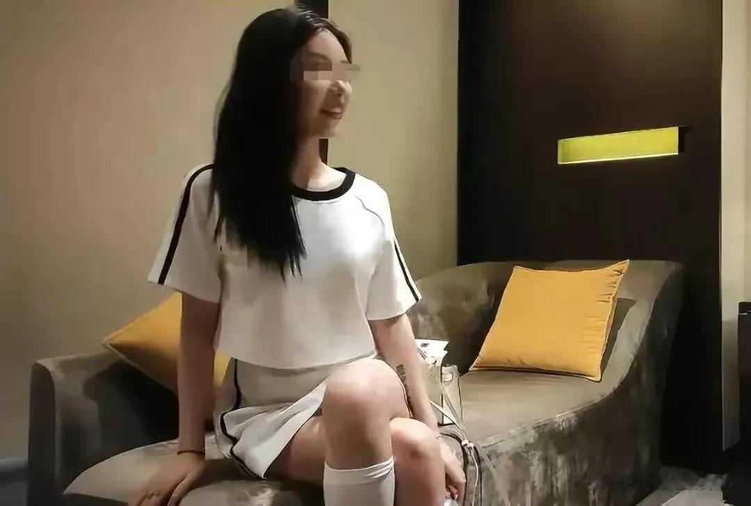 章子怡和汪峰结婚多年，育有一双儿女。时不时还会表现出对全家人的爱。本以为是令人羡
