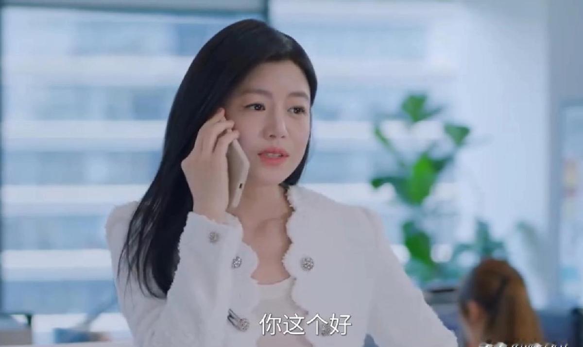 他跪在暴雨里求她别走时，那双被泥水浸透的眼睛撕开了所有伪装。
你以为这又是“姐姐