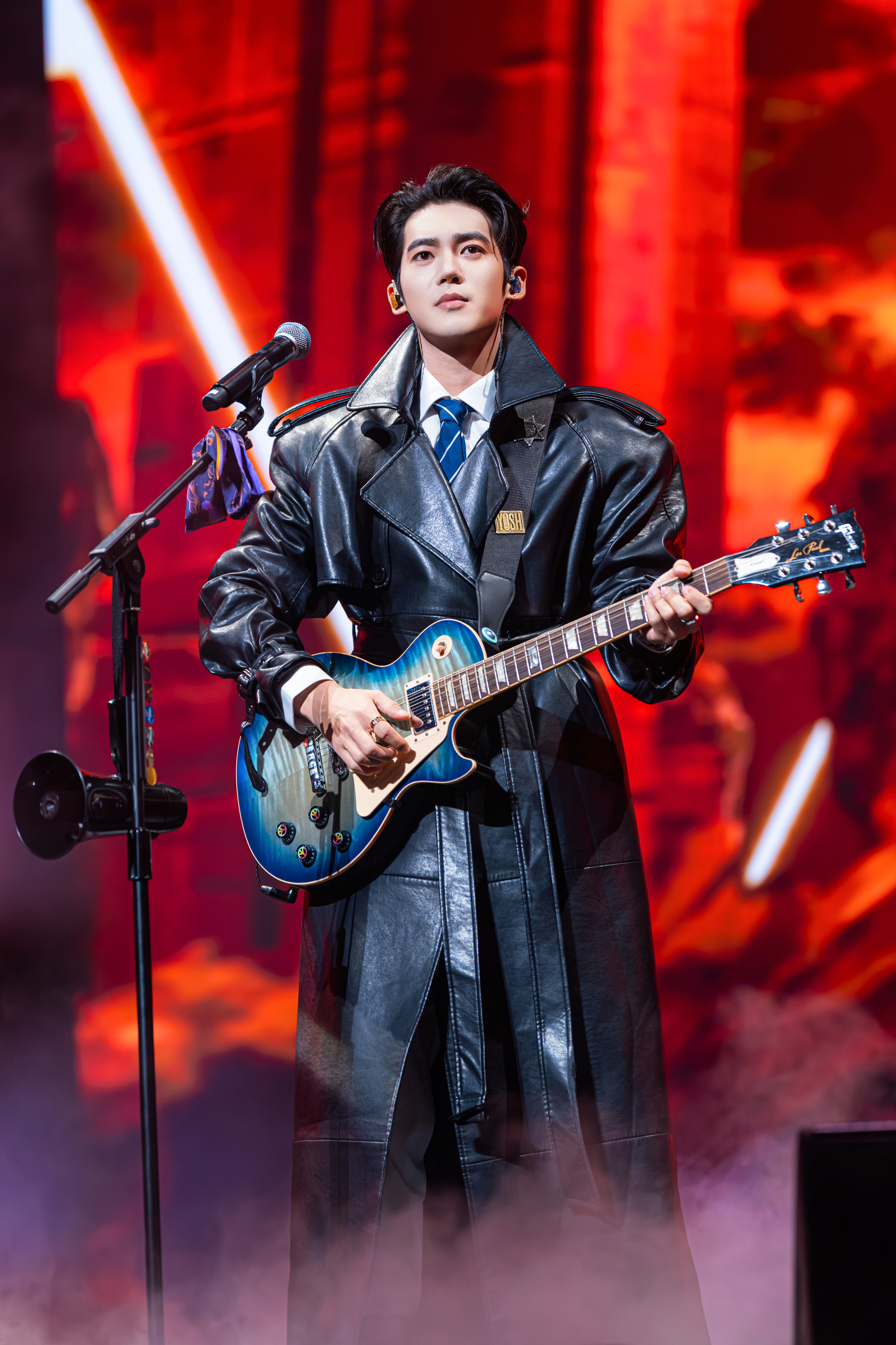 于适成都演唱会 成都今晚彻底被于适点燃！开头一首完全原创的《而立之年》，声线清澈