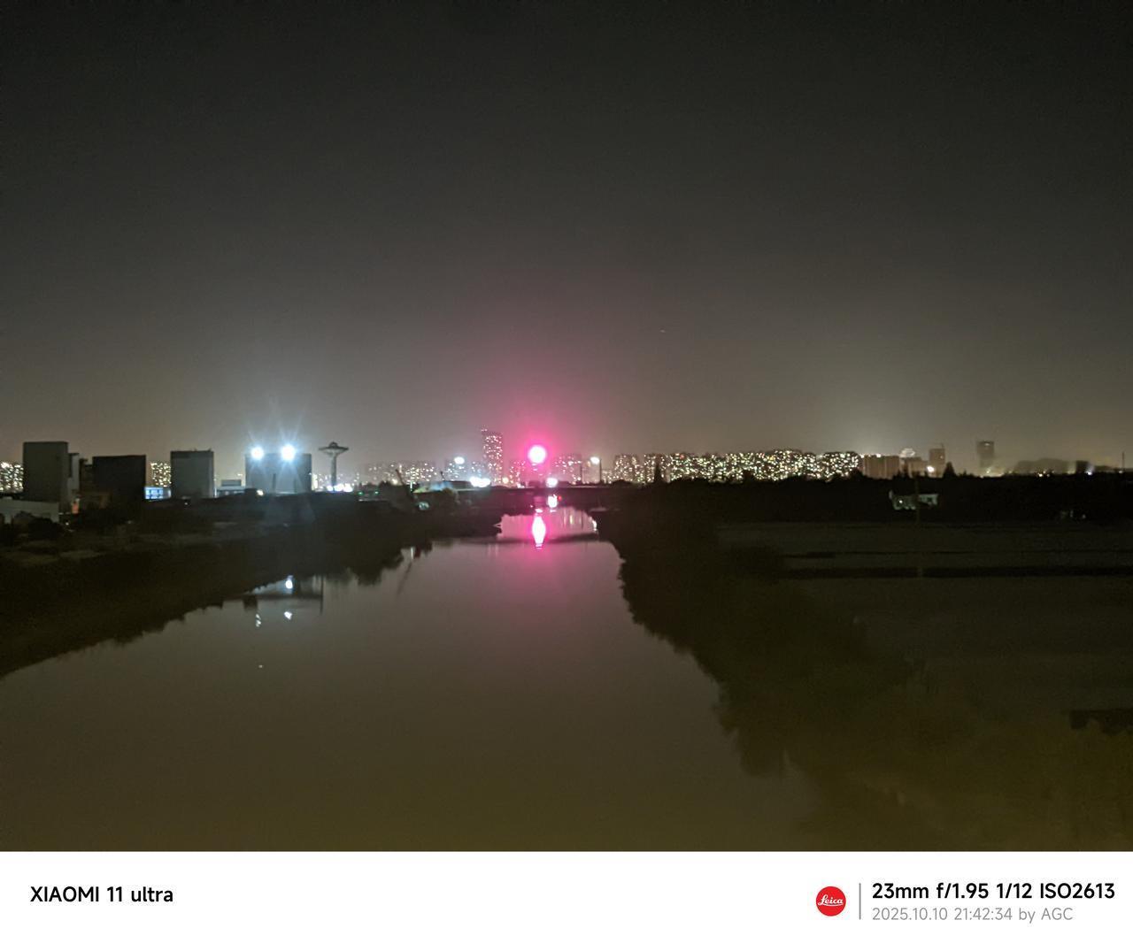 从青浦看昆山花桥吴淞江完全是两个世界，青浦这边田园风光，夜晚一片寂静，昆山花桥那
