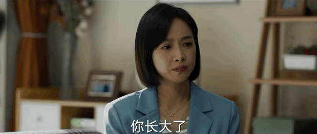 南飞的恋爱和工作，甚至买房子都要被她妈妈管，这样的生活让她又无奈又感动。这种无微
