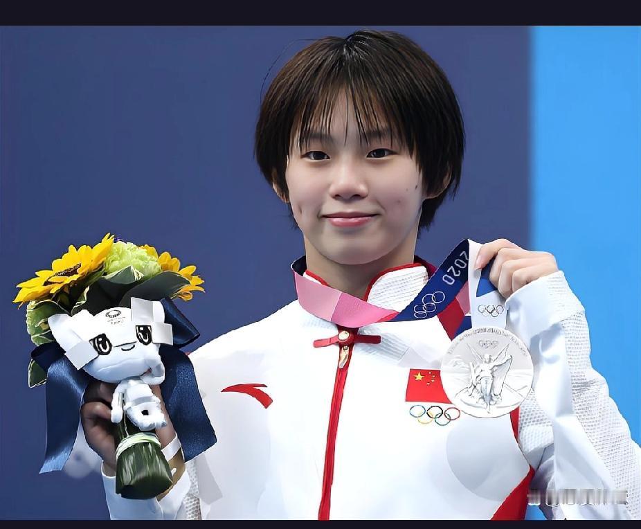 全红婵搭档王伟莹在全运会女子双人十米台决赛中表现如何？让我们一起回顾这场激动人心