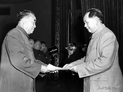 1955授衔破例：本授大校，毛主席提笔改中将，战功藏在侦察一线
 
阅读此文前，