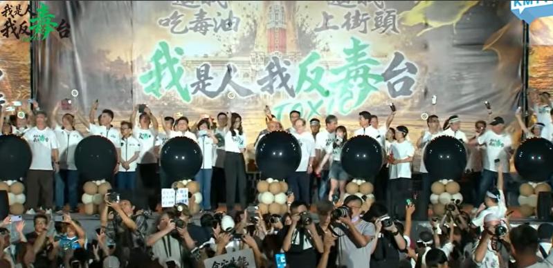 在7月25日国民党于凯道举办的“反毒油”大会上，原本计划在党主席郑丽文压轴致辞后