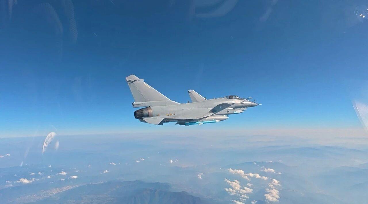 鹰击长空！一组高清大图看空军演练现场  ​​​