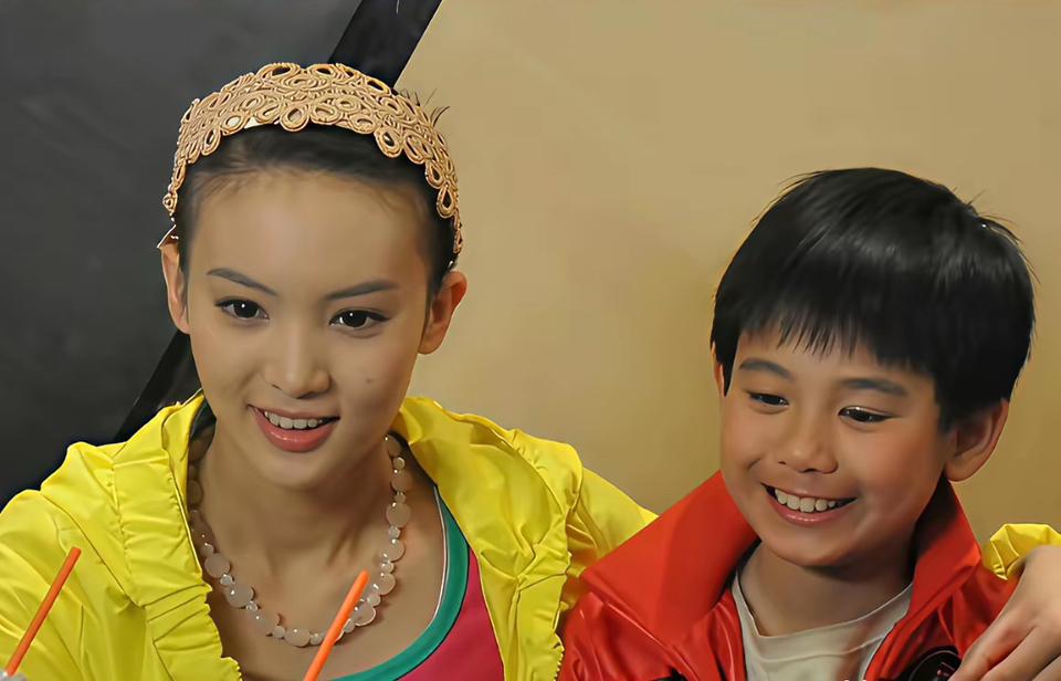 胡先煦小时候，像不像假笑小男孩儿。