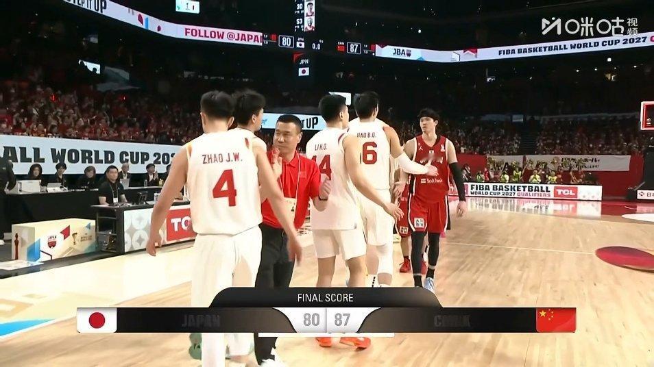面对不公正的判罚，面对鬼子无耻的动作，面对国内亲日分子的恶意攻击，中国男篮没有屈