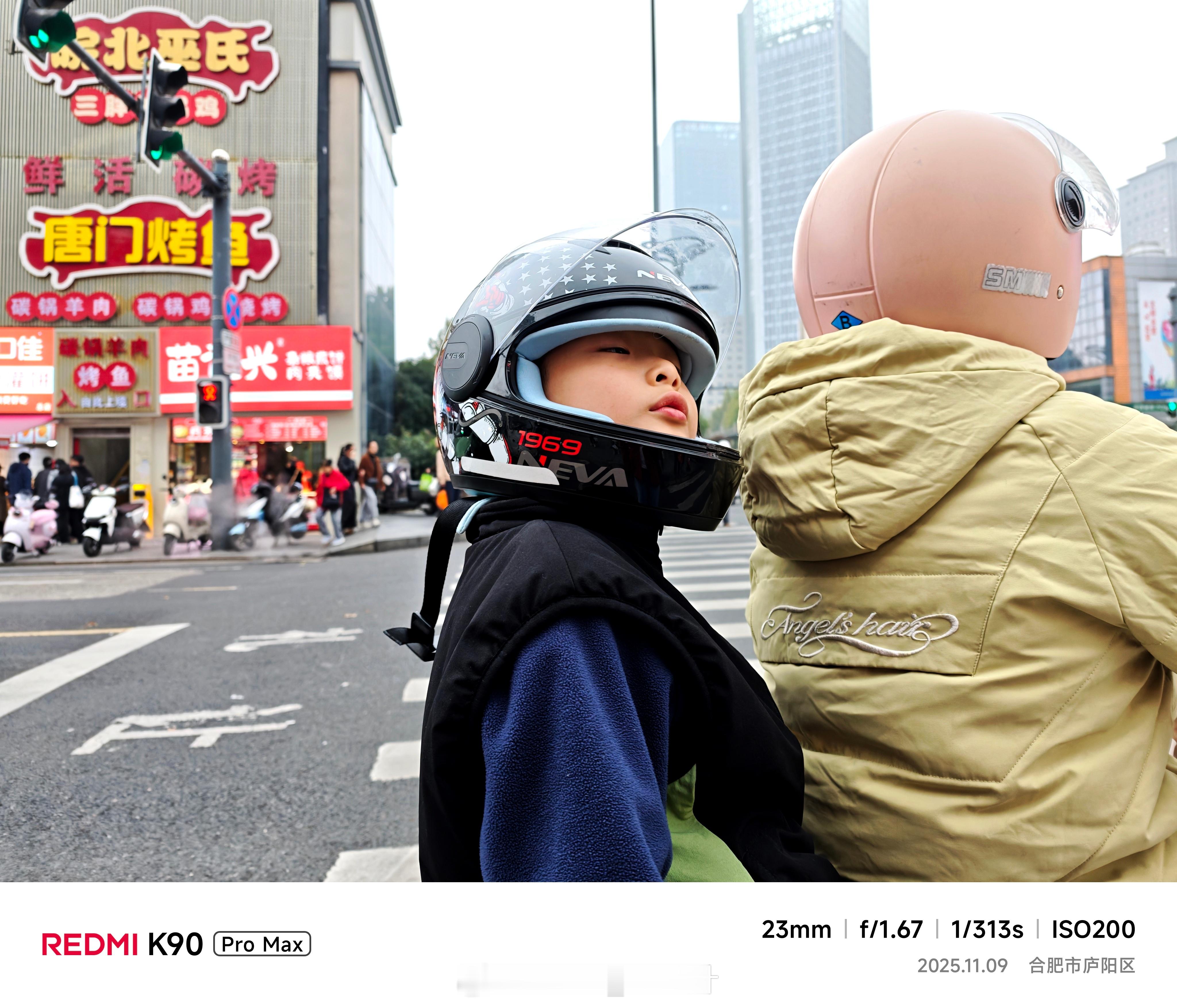 很多人说， 的5X潜望长焦特好！其实你多扫街后就会发现，强的不仅于此，这颗1/1