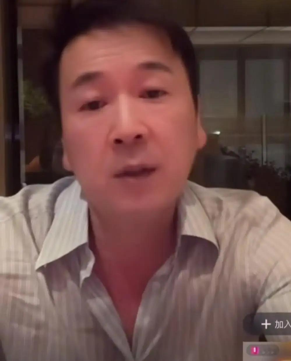 最伤人的深情，是量产。
 
全网都在扒赖文峰和楚玲的“看夕阳”视频。没人告诉你，