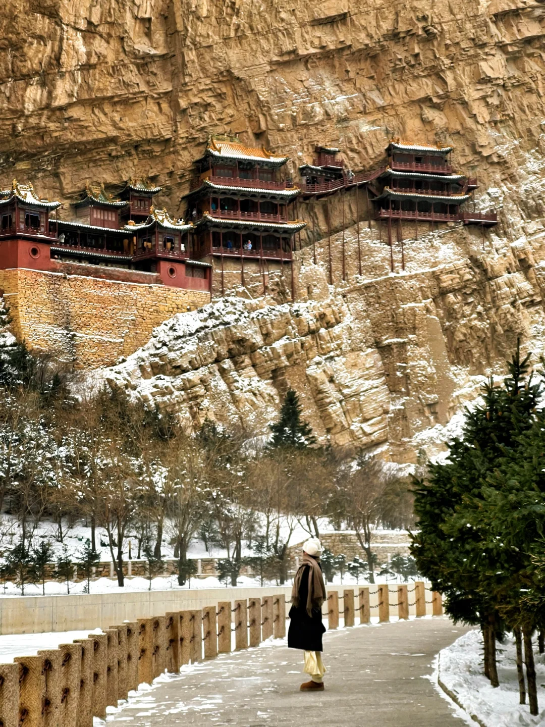 当悬空寺下雪❄️北方冬日肃穆感拉满