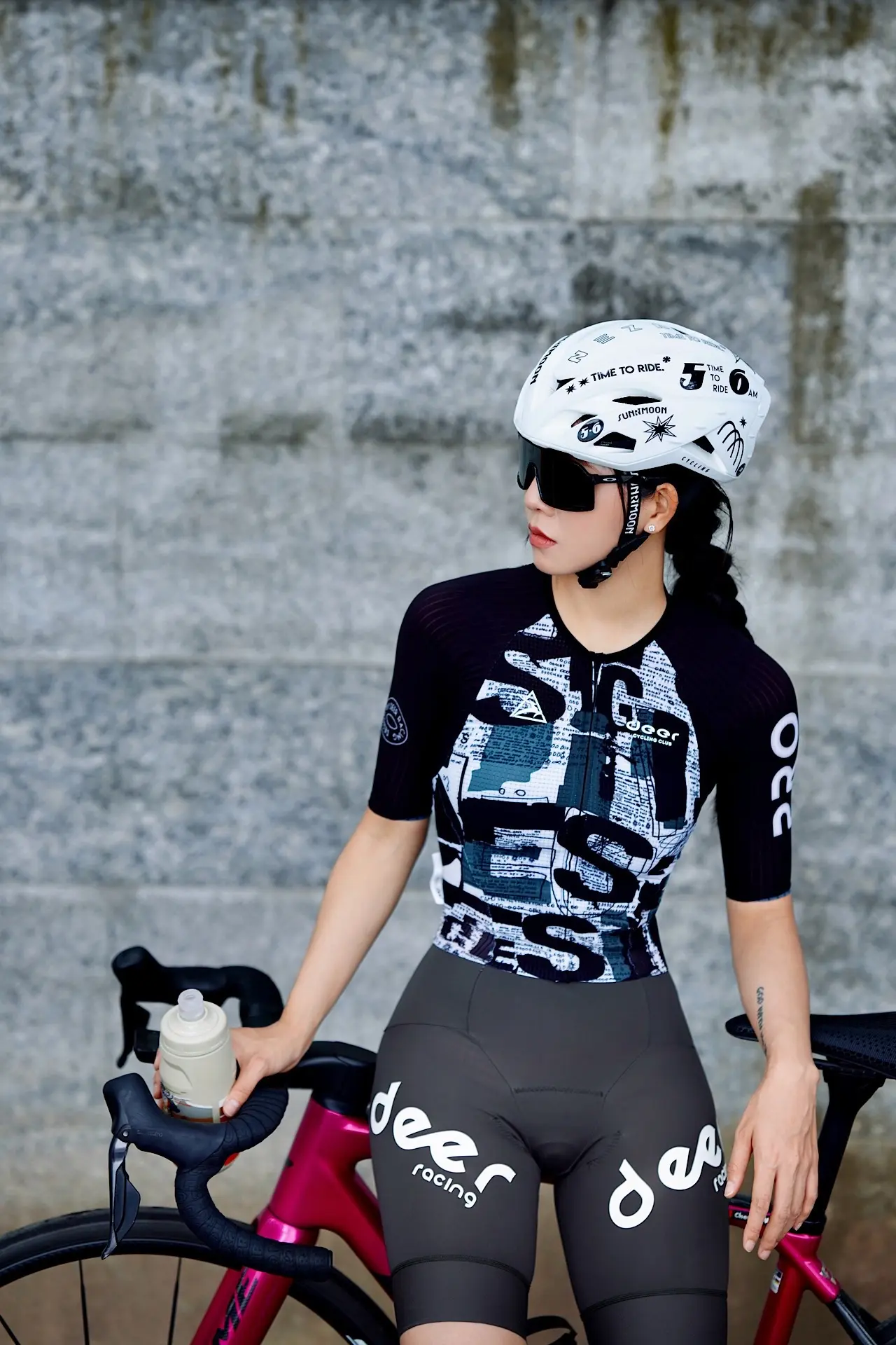 年轻一定要多拍照 老了还能网恋。森瑞梦头盔