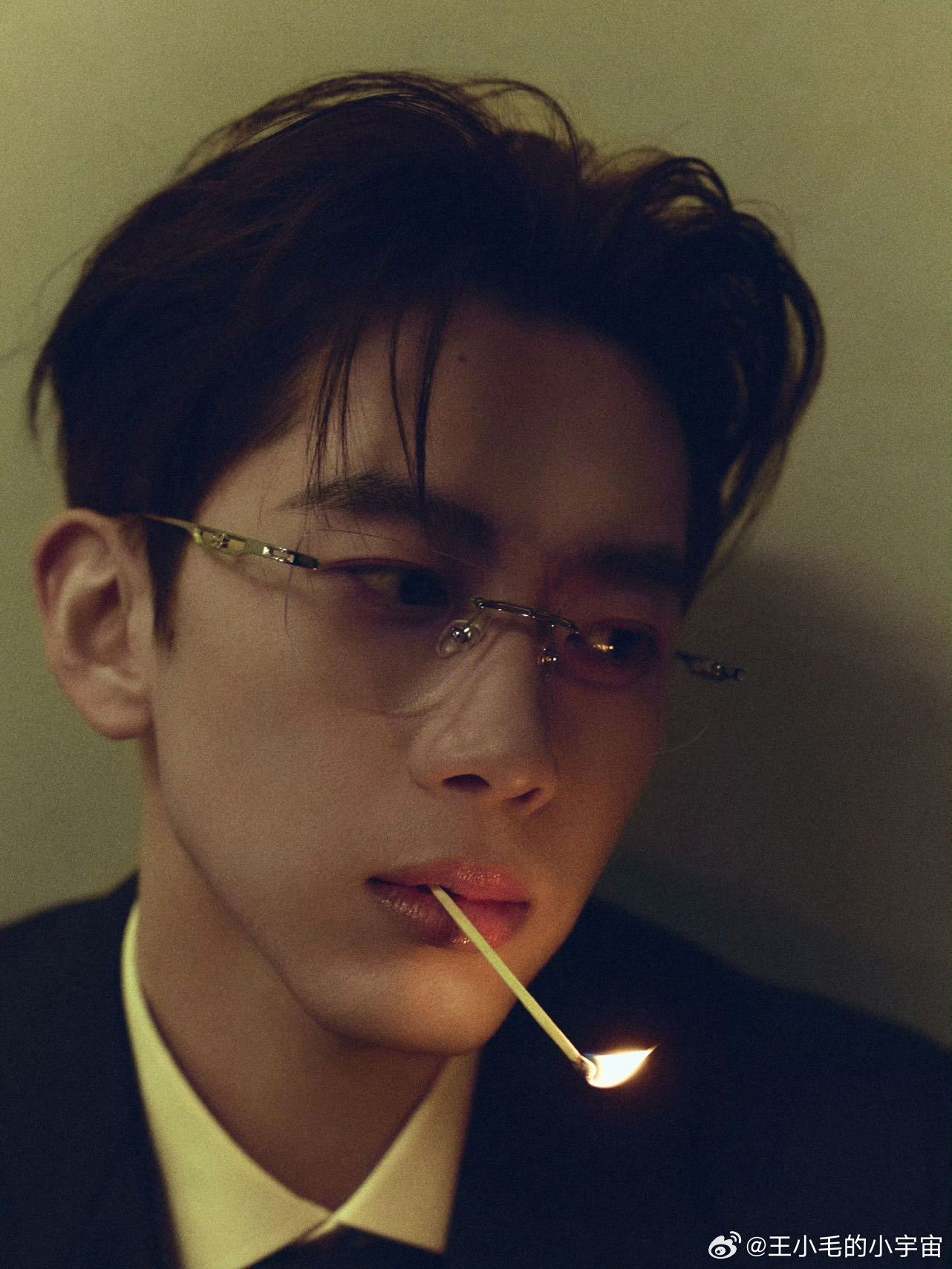 费启鸣上一秒baby下一秒daddy微博之夜现场费启鸣的表现真的很加分，反差感拉