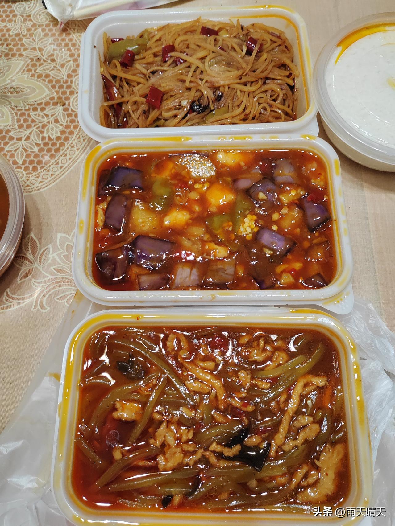 外出周边自驾游三天，今天下午返回宝鸡，到家已是人困马乏，洗完澡休息了一会，也懒得