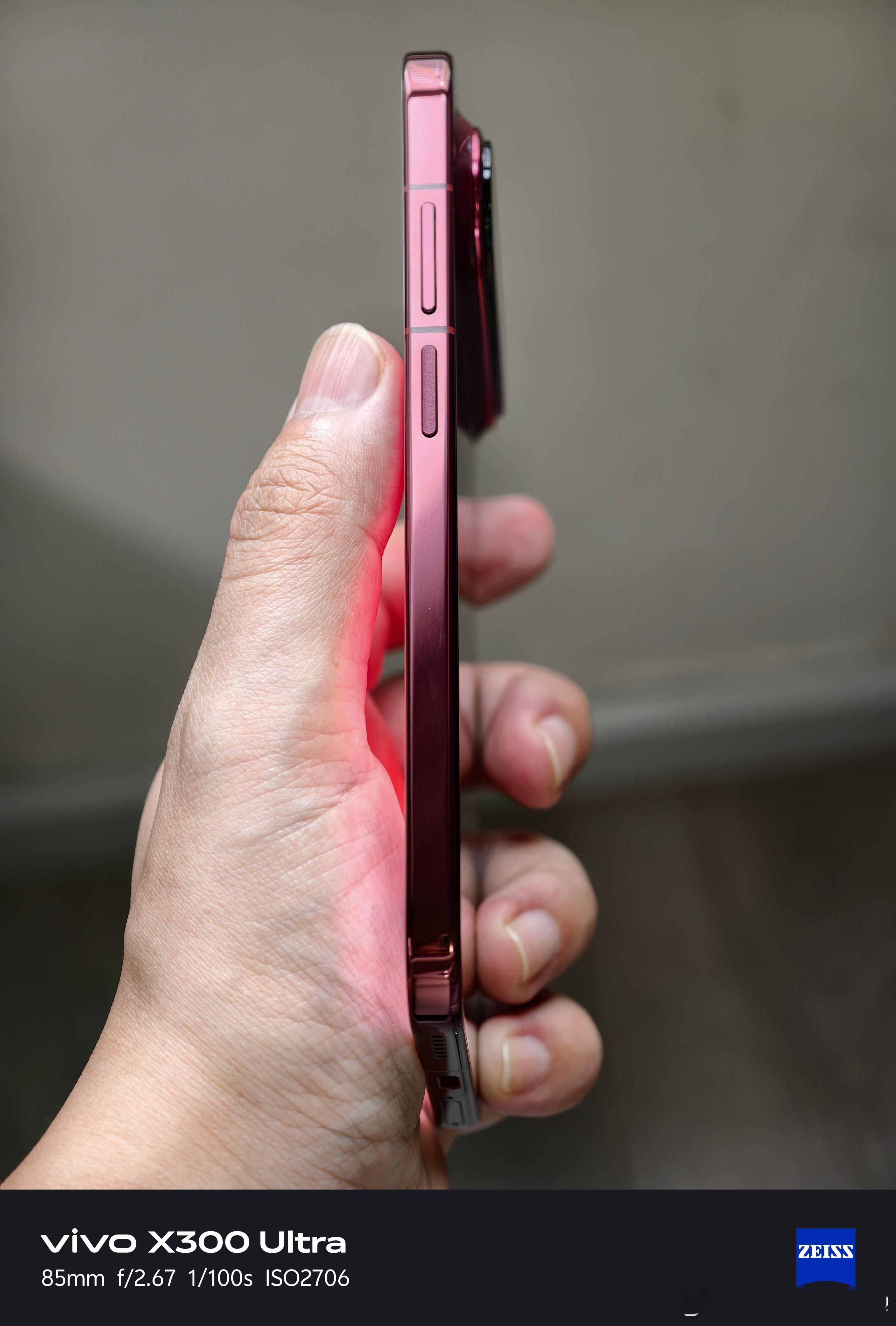 华为PuraXView 很久没用过颜色比较艳的手机了特意要了个红色这个比例真有意