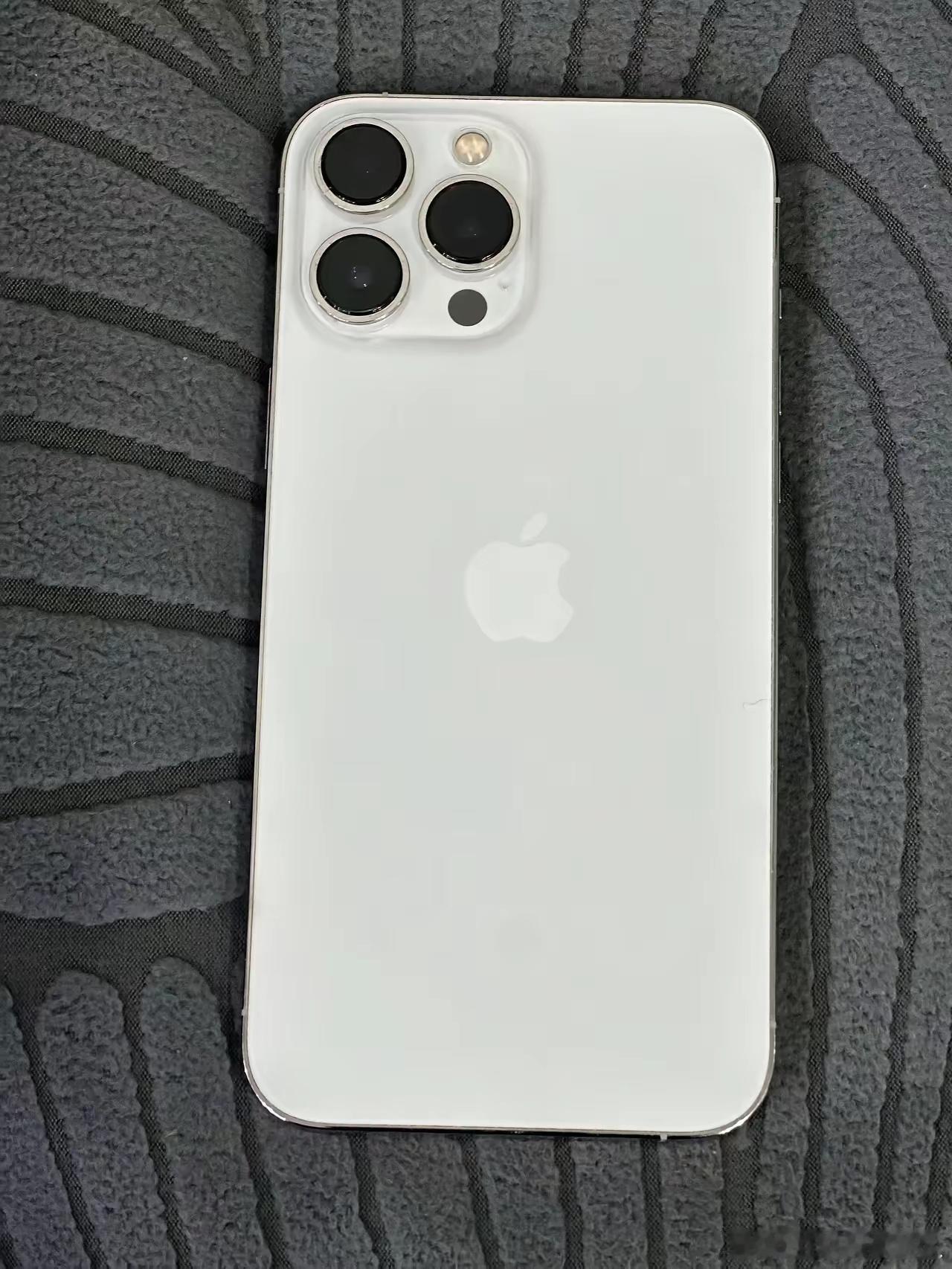 还有比我更傻的人吗？花两千多买了个iPhone 13 Pro Max——这可是苹