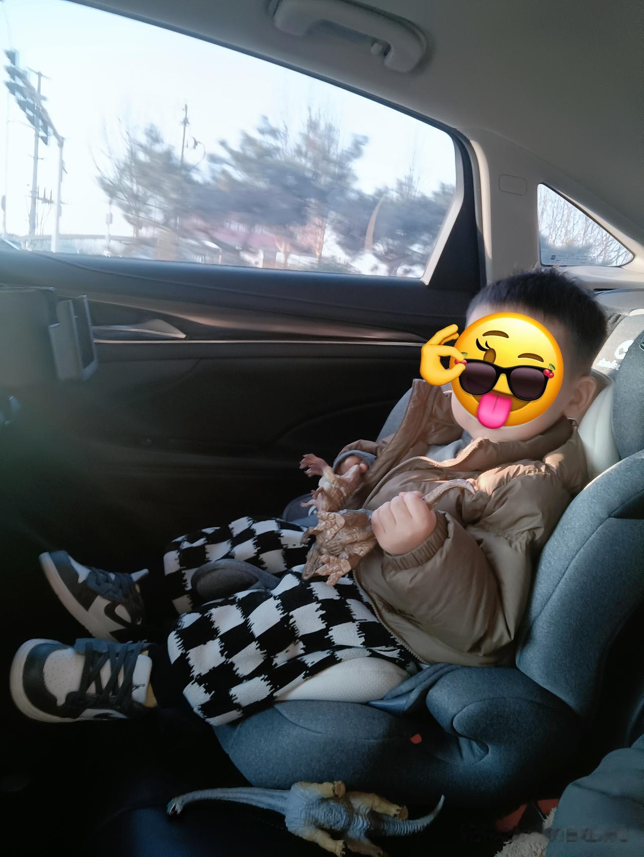 年味渐浓暖人心
时光飞逝，转眼到了腊月二十一，
这晴朗周日，年的气息，已悄然弥漫