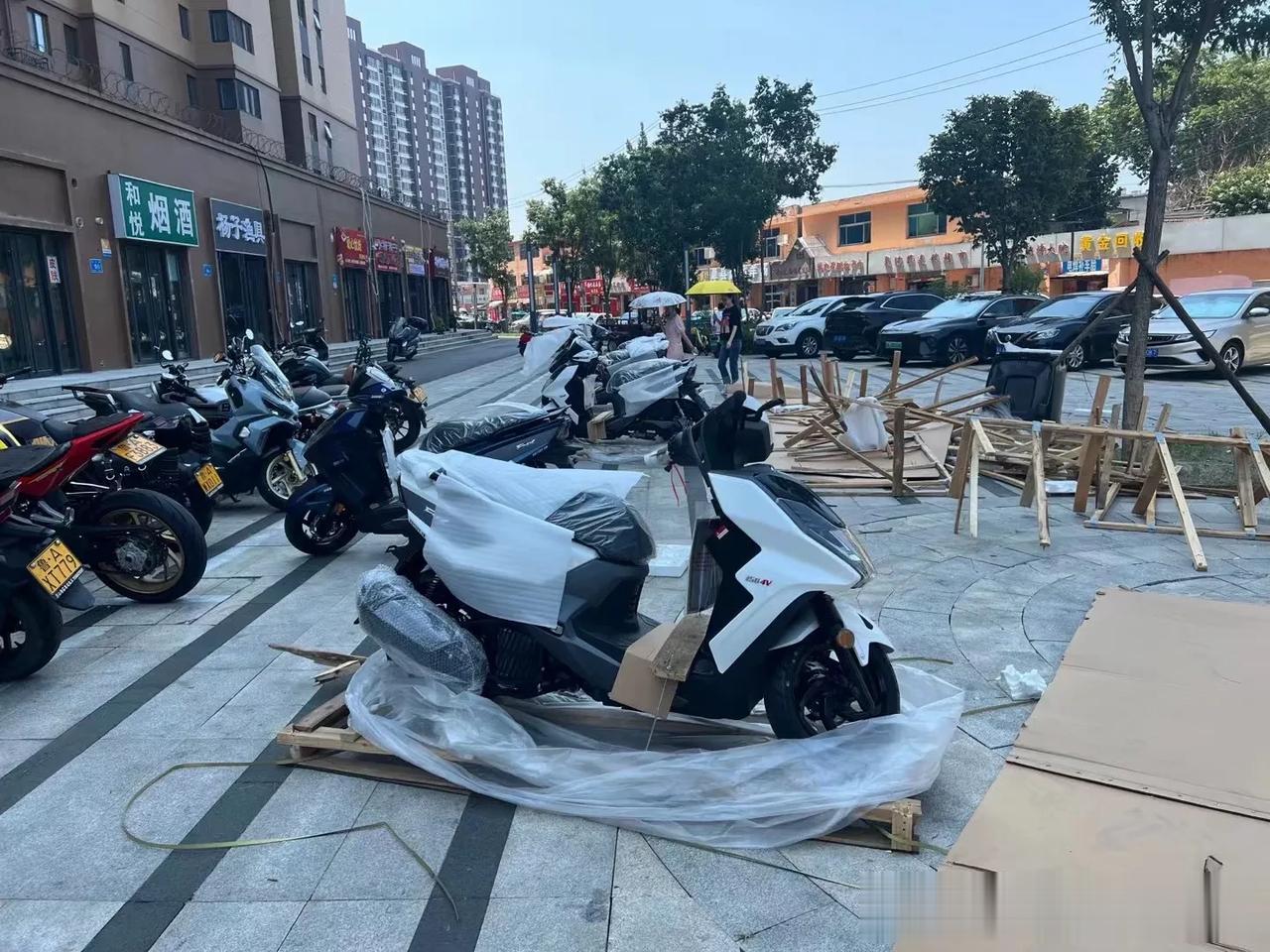 今年摩托车市场真是太卷了！卷出了新高度，不但新品价格定的很合适，老款也都在纷纷降