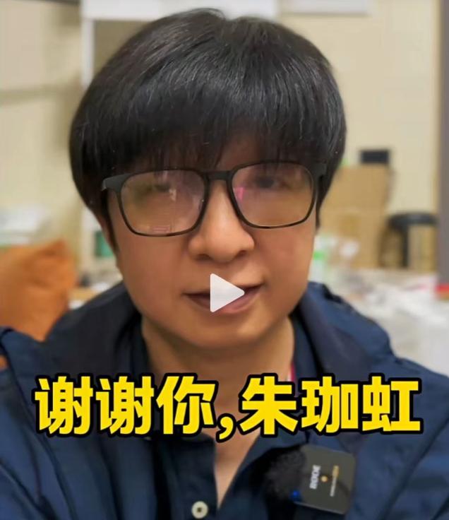 “浙江又火了！”男子在广东行驶证需要换证，被杭州车管所的工作人员要求本人或者朋友