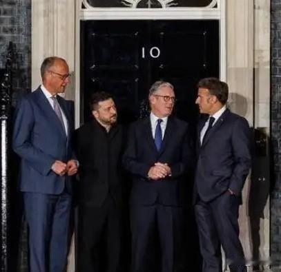英法德乌四国在伦敦发表声明，要求俄罗斯立即停火并接受五大条件：
一是要求俄罗斯立