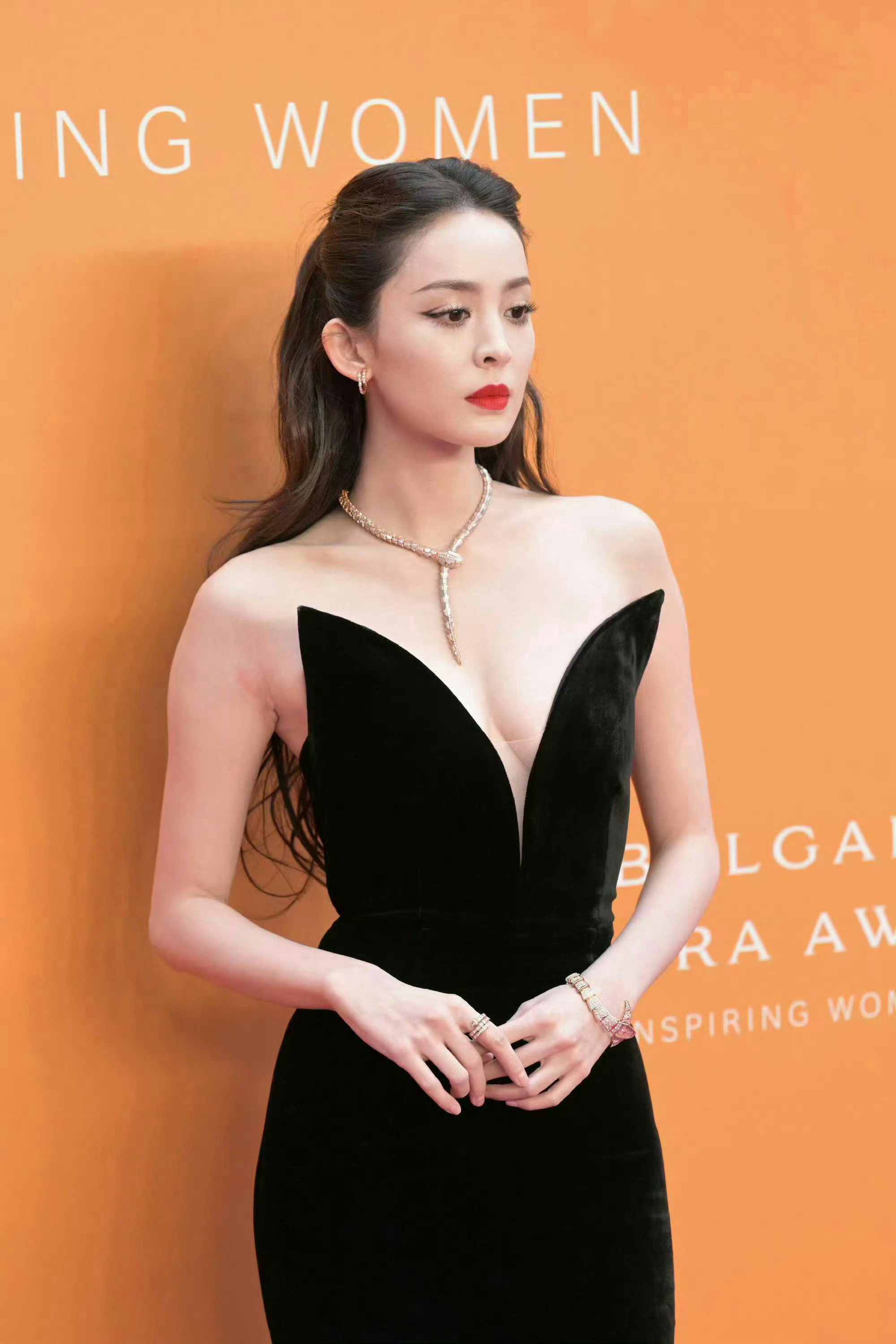 娜扎娜扎顶光极致怼脸状态 ​​​