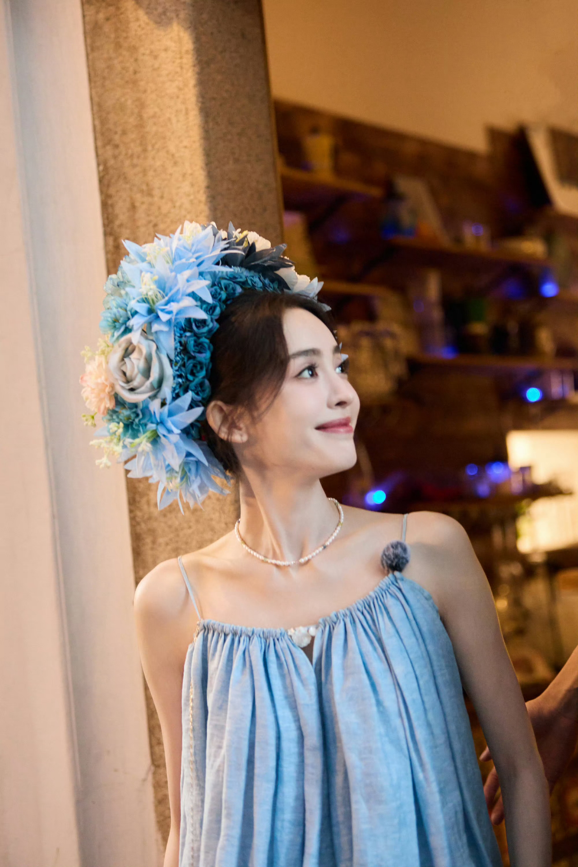 #娜扎簪花造型美神降临#好漂亮的簪花女呐💐蓝色系清丽婉约…感觉她好软乎好香香啊