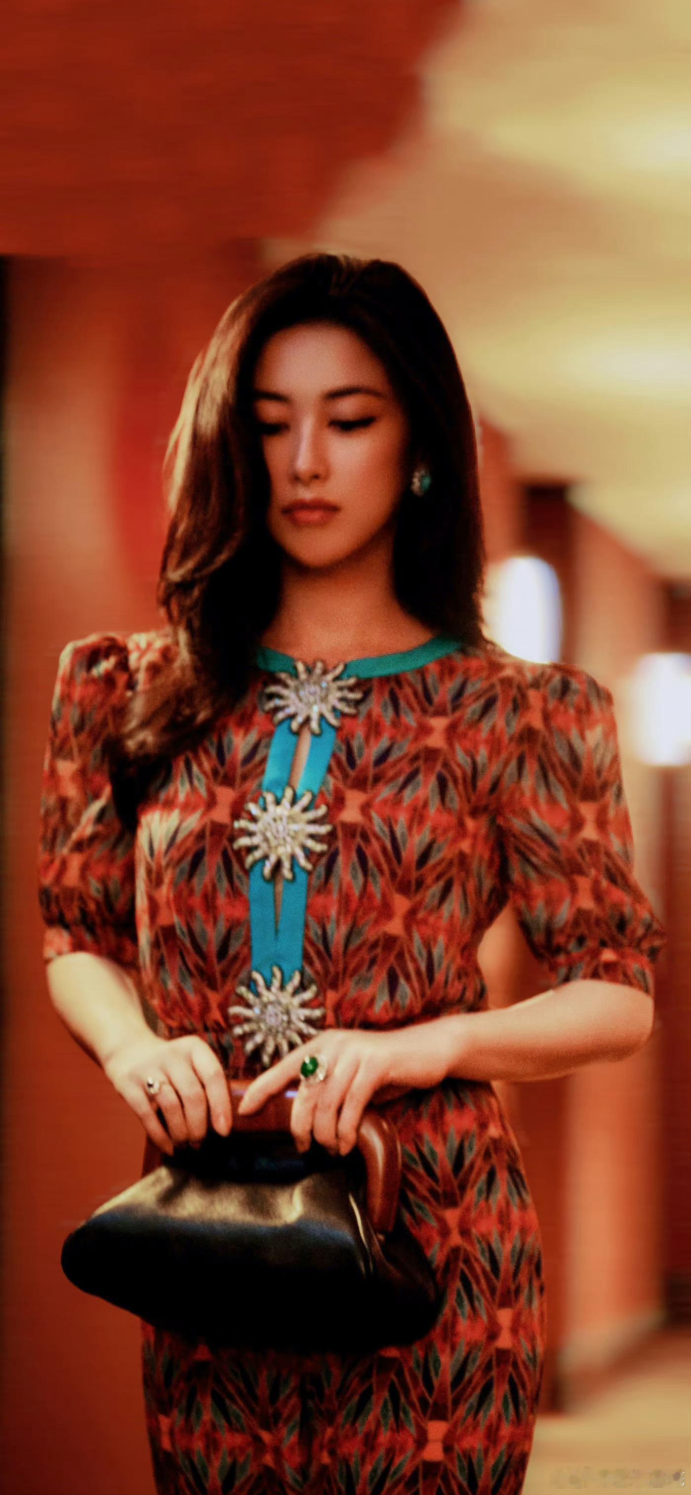 【朱珠】 朱珠贝果复古风穿搭 啊啊啊啊怎么会有那么知性的美女啊[舔屏][舔屏] 