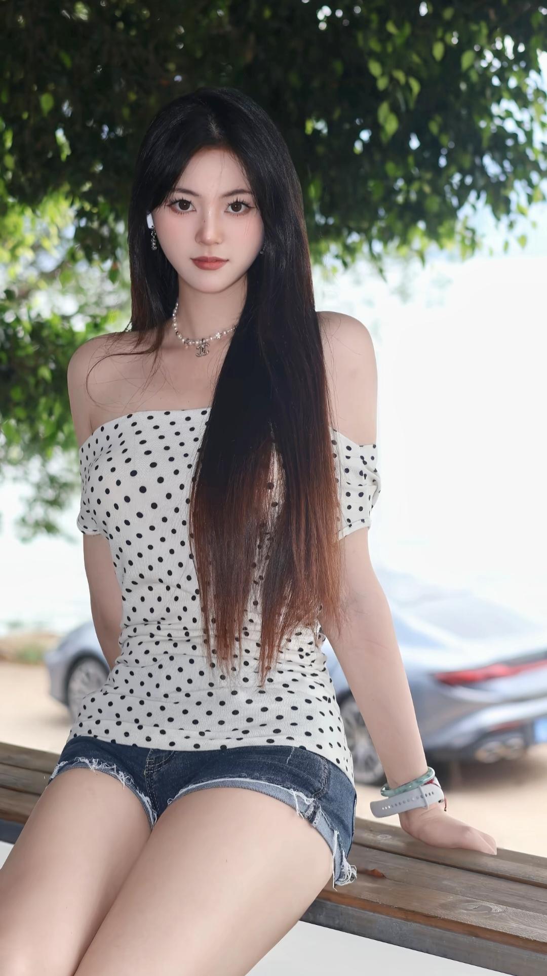 江城子·潇洒人间
人生快意梦千般。倚青山，卧云滩。风舞松涛，溪唱韵声欢。抛却浮名
