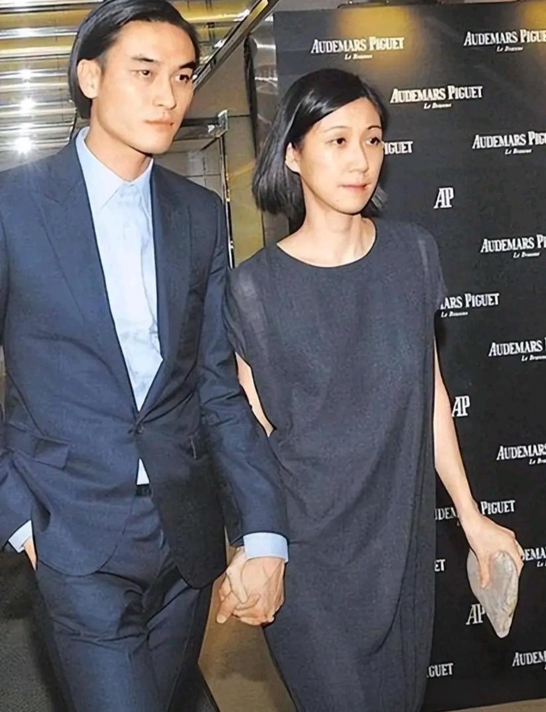 马英九低调大女婿曝光！高颜值学霸人生太出圈

很多人都不知道，马英九的大女婿蔡沛