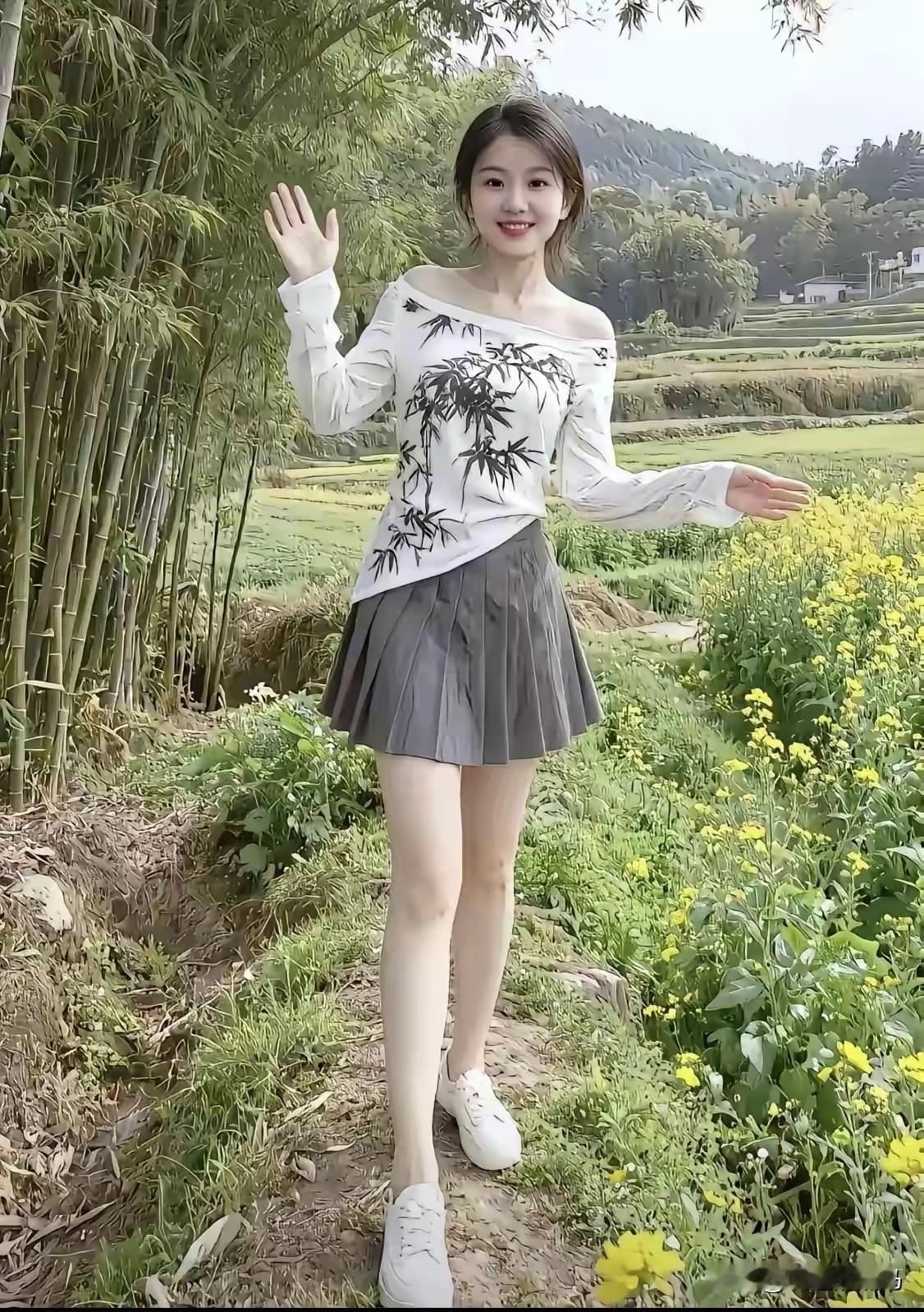 《村花》

文/范圣嘉

校花厂花咱不够，
乡村气息过浓厚。
坚定初心觅良友，