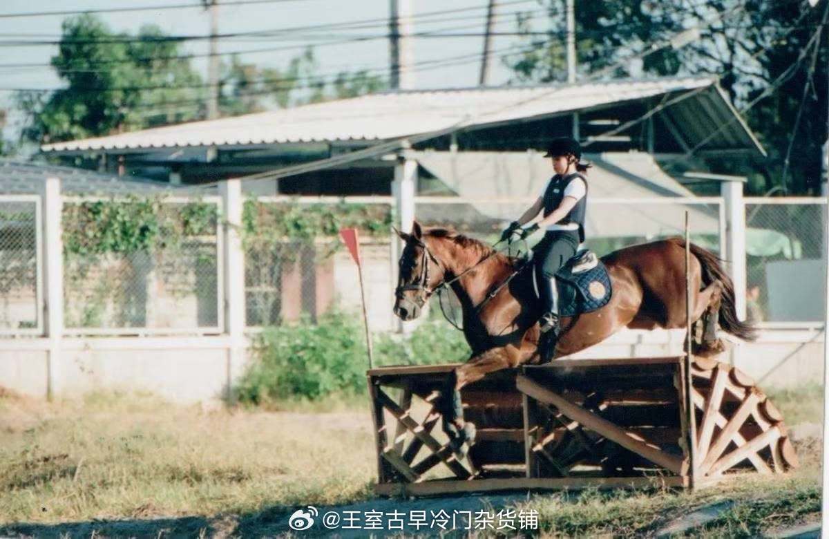 王室王室泰国王室帕公主 老照片：镇宅的马术协会发的帕公主参加马术活动的旧照片。 