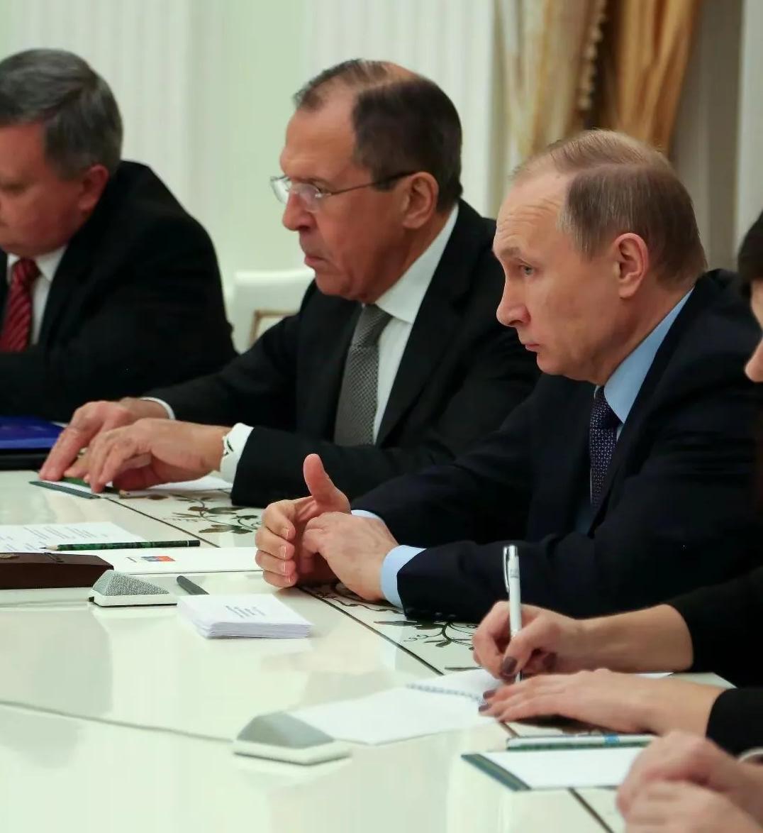 普京和拉夫罗夫都是俄罗斯的顶梁柱，可是他们两个今年岁数也不小了，不过还是老当益壮