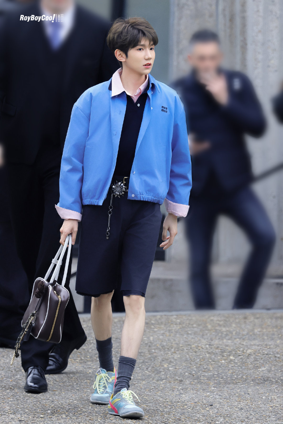 这种款式王源诠释的好灵动好少年气王源miumiu上海活动