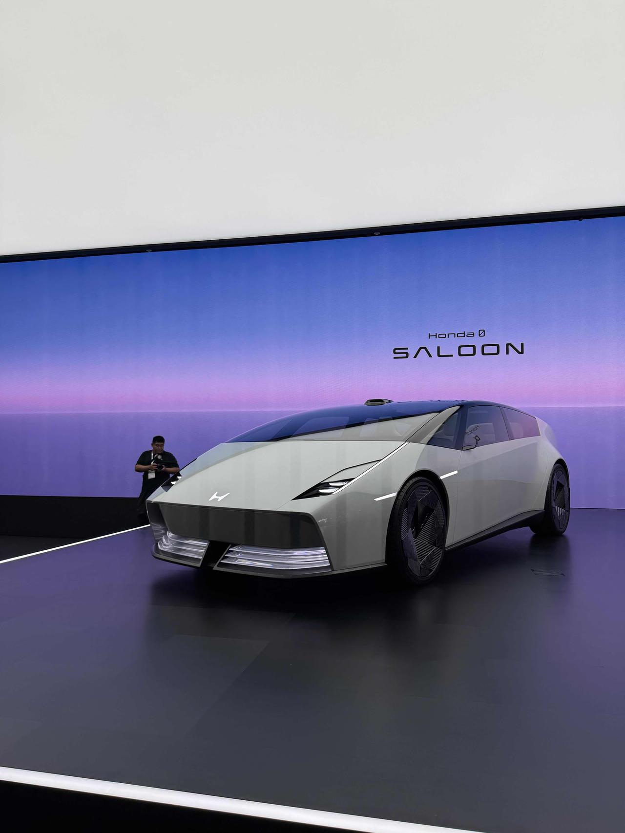 年轻人的第一台兰博基尼？

就怕概念图都是刘亦菲，量产版出来的都是凤姐。老套路了