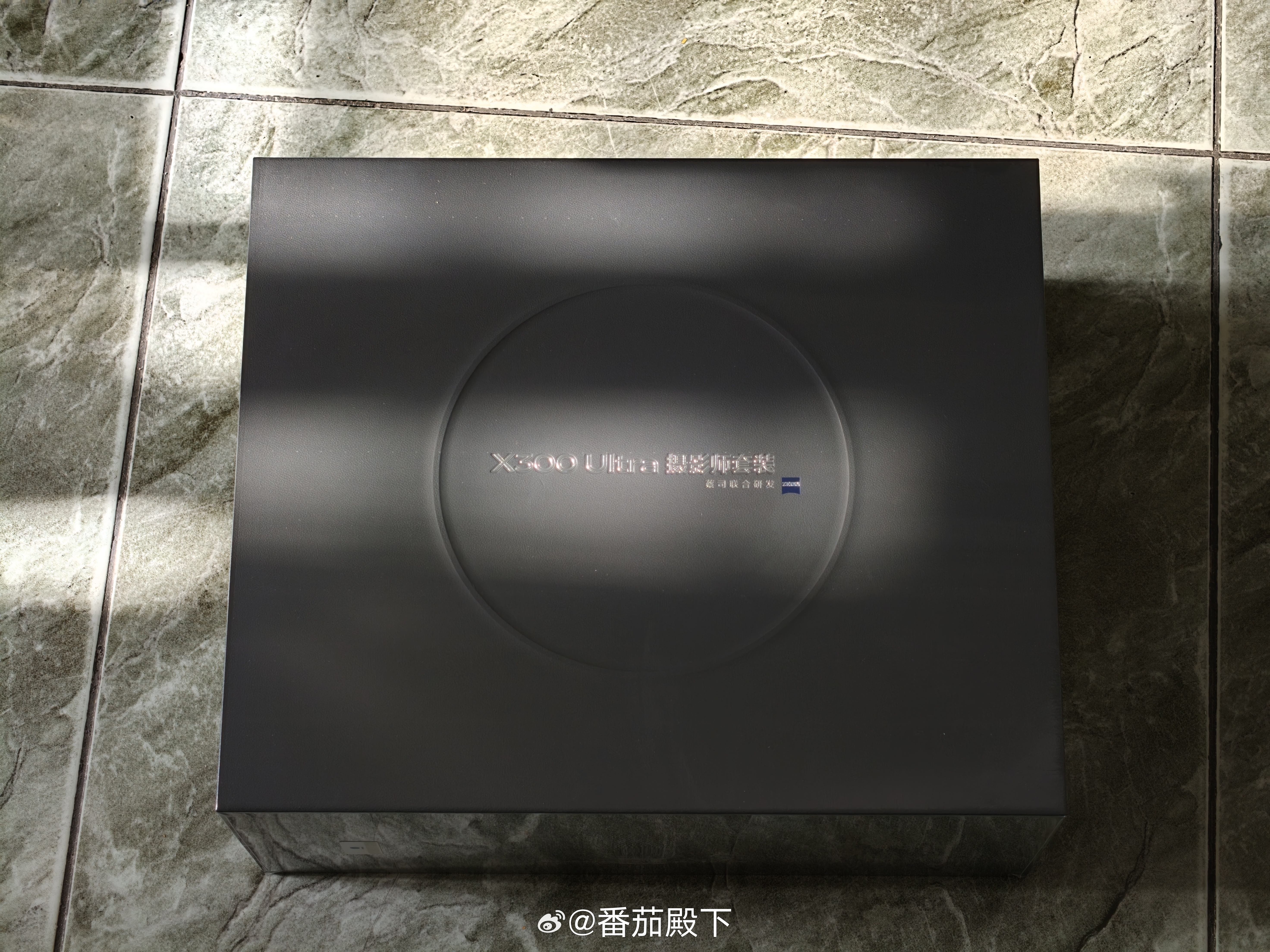 当它在某个领域做到行业极致，并且“真正从创作者的角度”去打造产品，那么无论再贵它