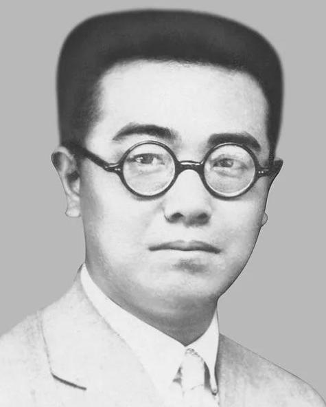 1966年，大庆油田发现者谢家荣吞下一整瓶安眠药，在睡梦中离世，第二天，妻子吴镜