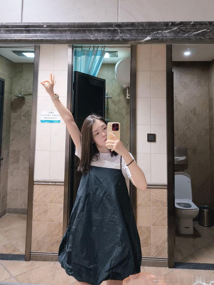 虽然没法控制别人如何评价自己、是否喜欢自己，但是我们可以认认真真做好自己。 