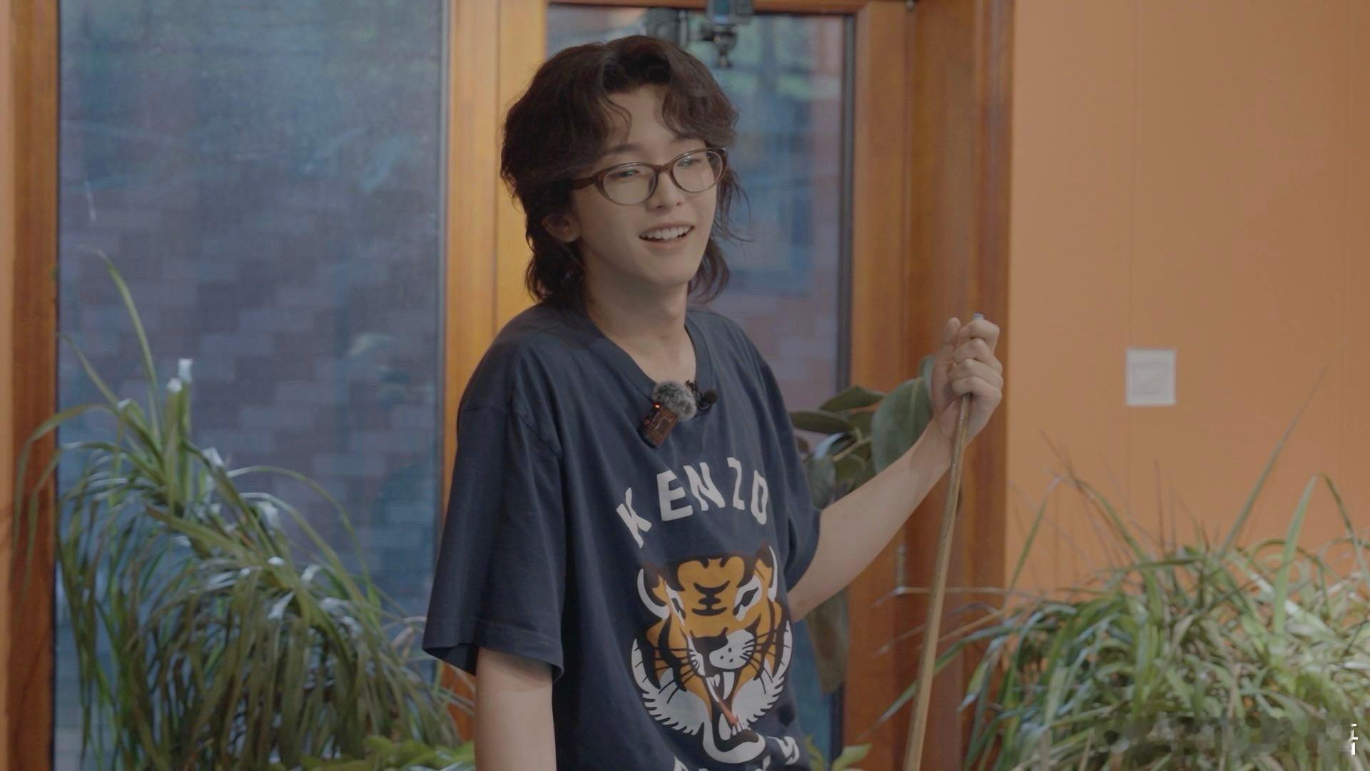 杨润泽生活技能bot  杨润泽何运晨提前打开春节假期新方式  快看音乐人的《大孩