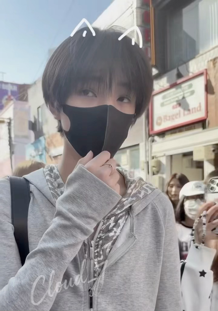 王橹杰的眼睛真的太有故事感了，一眼就足够心动，一出现就闪耀首尔街头！王橹杰眼部特