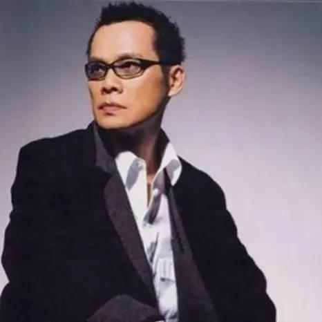 罗大佑当年的时候说自己肯定不会结婚，后来他结婚有了孩子，自嘲的说，男人的话不要相