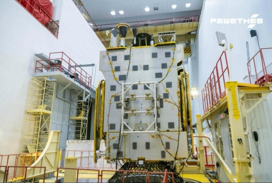 俄罗斯全国产通信卫星“Express-AMU4”是由俄罗斯列舍特涅夫信息卫星系统