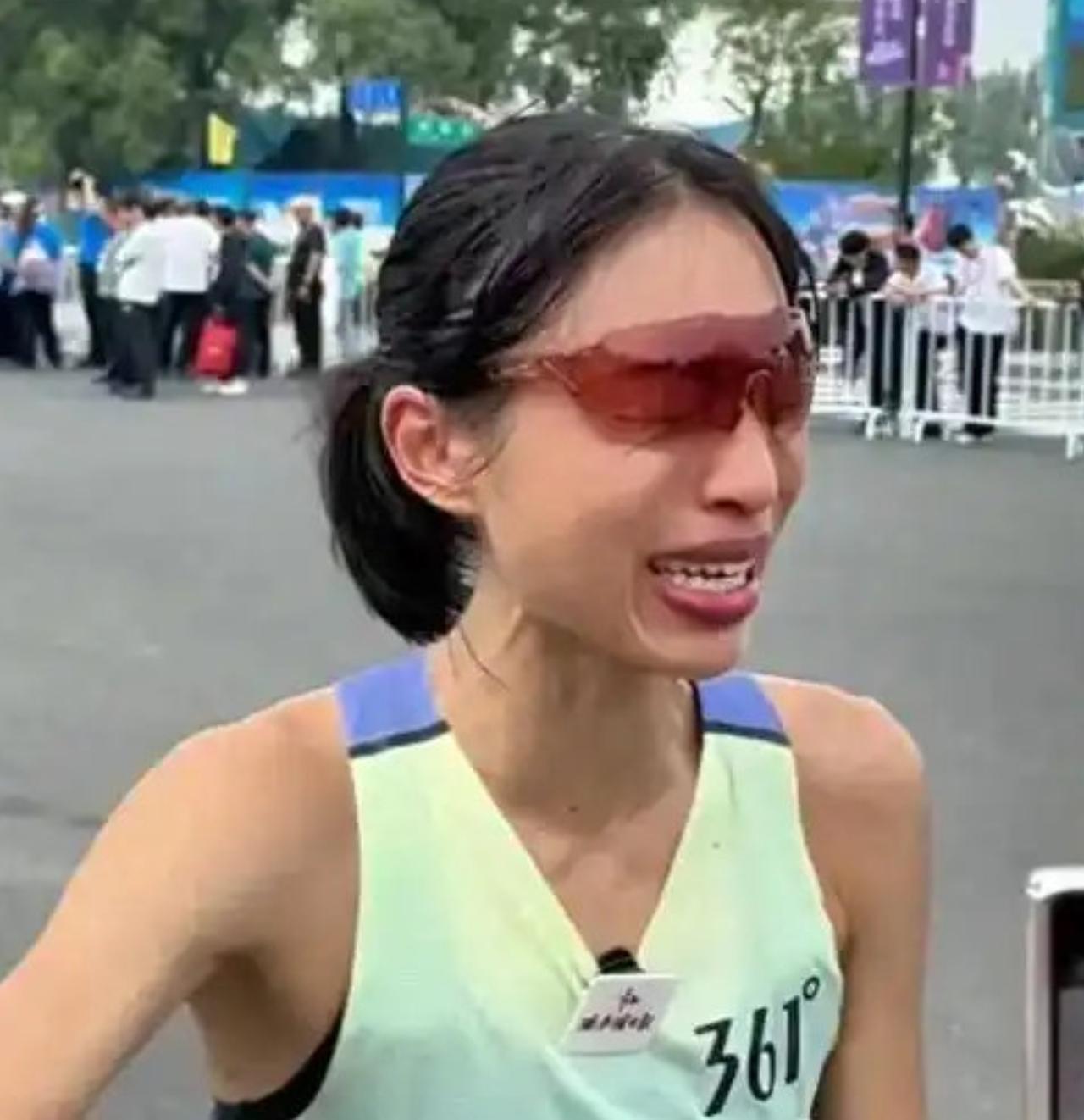 让领导给自己调休的马拉松女护士张水华道歉了。
热度过去之后，张水华在不为人知的角